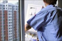 请无资质的搬家公司拆卸空调发生坠亡，雇主因存在选任过失被判承担部分责任