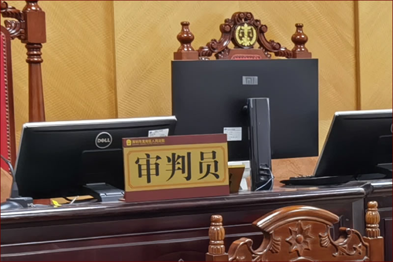 约定向守约方所在地法院起诉不明，故应当依照法律规定确定管辖法院