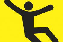 地滑致人摔伤遭索赔，酒店担70%赔偿责任