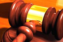 起诉权是法定的权利，当事人约定排除无效