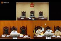 责令被告提交证据，法官这样做的依据是......