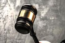 即便民事诉讼以高度盖然性认定存在殴打行为，但在行政案件中如认定该证据存疑可不予处罚